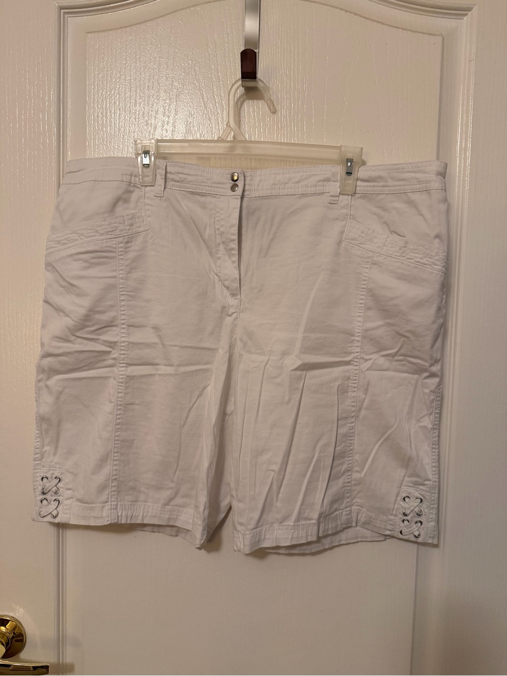 Karen Scott White Cotton Bermuda Shorts with Eyelet Accent